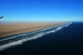 一半海水一半火焰·纳米布沙漠图片