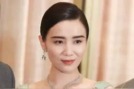 宋佳要不要这么女人味？一袭绿裙红毯上“独领风骚”，有被惊艳到图片