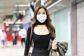 31岁张含韵穿大U领秀雪肤似少女辣妹，2次传绯闻至今单身图片