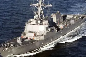 台湾海峡警报响起，美国军舰再次穿越来叫板，052D驱逐舰果断锁定图片