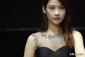 居然在车展遇到素颜的车模，用出水芙蓉来形容一点都不过分图片