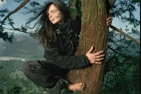 全球最美钉子户！她死守738天却感动了全世界：人在做，天在看图片