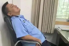 痛心！曾于郑州洪灾时营救20多人的民警刘磊，走了图片