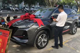 需要多少月薪，才能养得起10万的车？4S店：许多人打肿脸充胖子图片