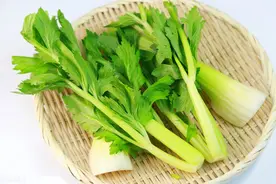 芹菜降血压？芹菜含钠多高血压患者不能吃？芹菜的是非一次说清图片