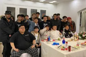 笑笑再谈前妻直呼完胜，看到现任老婆，网友羡慕：人生赢家图片