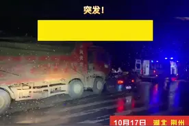 大货车拦腰撞上小轿车，司机幸运生还图片