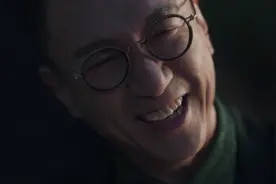 没想到吧？孙红雷“演技炸裂”的"遮羞布"，被眼尖的观众给扯掉了图片