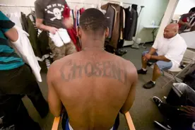 NBA纹身趣事：一人纹自己名字，詹姆斯纹身掉色，库里被吐槽图片