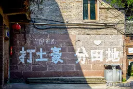 农村媳妇与新生儿，你分到土地了吗？农民红利期要来了图片