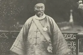妹妹貌丑大脚嫁不出去，哥哥心疼娶了她，生的儿子却影响中国40年图片