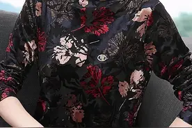 中年妈妈尽量少穿毛衣，建议多穿这样的打底衫，修身显瘦又显气质图片