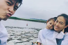 陈冠希妻子晒近照，在海边玩耍的她尽情沐浴阳光，好身材让人羡慕图片
