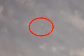 是真的！又有人在地面拍到中国空间站，连神舟十三飞船都若隐若现图片