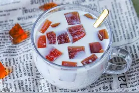 乌龙茶冻撞奶，店里买一杯十几块钱，在家自己做美味香浓，成本低图片