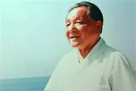 79年，邓小平面对刻薄的美国国会山，柔中带刚，成功征服国会议员图片