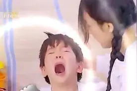 霍思燕巧妙处理嗯哼哭闹：高情商孩子的身后，都有共情力强的父母图片