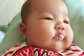 宝宝喜欢“吐泡泡”，难道只是在玩耍？还有三个原因宝妈需要知晓图片