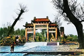 清明节遇怪风，两个童子扫墓，青蛇入肛门杀人，县令斩首凶徒图片