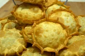 全家人爱吃的韭菜菜角，一压一捏就成型，不用蒸不用烙，外脆内鲜图片