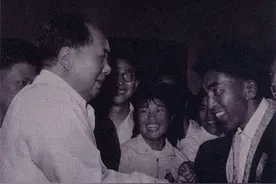 胡志明访华想和毛主席换拐杖，毛主席：不换，你的太漂亮了图片