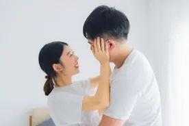 婚礼现场婆婆给新娘立3个规矩，新娘扯下头纱：我是嫁人不是丧偶图片