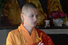 他天生一双大耳朵，听到佛歌会流泪，最帅和尚释明心活出自我图片