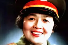 她是唯一拥有美国国籍的解放军女少将，30岁时已成最年轻团级干部图片
