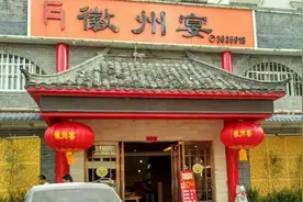 为何网友不依不饶呢？其实安徽蚌埠徽州宴老板娘和老板比谁都清楚图片