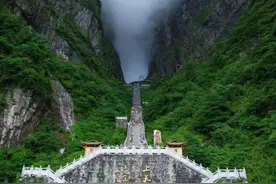 湖南有处“特殊”的景点，虽然风景优美，但女士前来却不能穿裙子图片