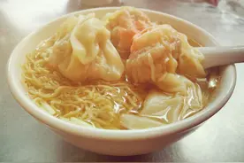 云吞面还是要用竹升面做，那样吃起来才脆生地道图片