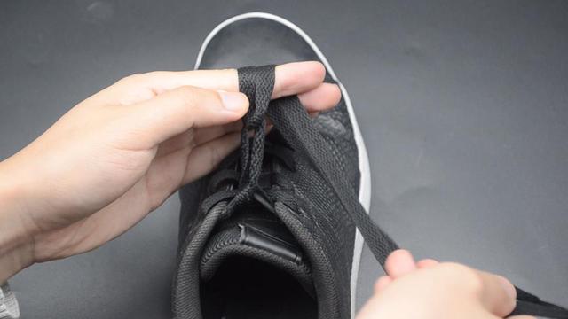运动时鞋带老是松动？教你一招双蝴蝶结鞋带系法，美观又牢固