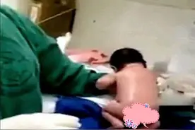 “怕疼新生儿”火了，脐带没剪就想逃想“翻墙”，幸亏医生手速快图片