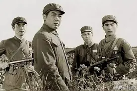 解放上海禁用大炮，部队伤亡大，守敌军长起义，聂凤智喜出望外图片