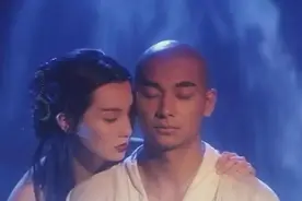 电影上映近30年才看懂，小青抱着的尾巴，不是自己的，竟是他的图片