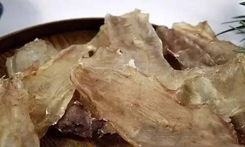 花胶上面的油质是什么 2026年花胶上面的油质是什么颜色