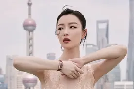 女星红毯心机：周冬雨穿假高定，章若楠项链近百万，陈数气质绝了图片