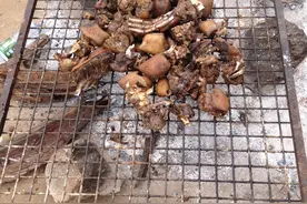 安哥拉黑人在路边搭的小摊与小吃摊，与我看到的非洲黑人食物图片