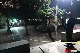 王母池道观山门前架设限流护栏迎“三月三蟠桃会”图片