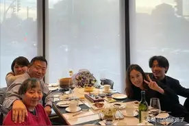 儿子公开恋情，却意外曝光生母疑为小保姆？陈坤侧面回应了图片