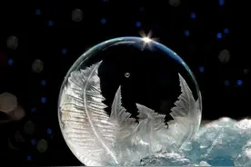 肥皂泡破裂瞬间，温度竟高过太阳温度几倍，它究竟是种什么存在？图片