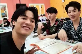 泰星多会谈恋爱！mew：今天月色美吗？Tay：他是暴风雨，我在风眼图片