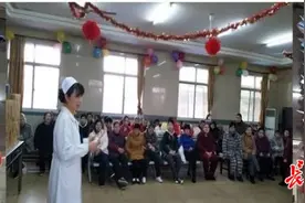 八旬婆婆即兴高歌《东方红》，这群特殊病人的春节很欢乐图片