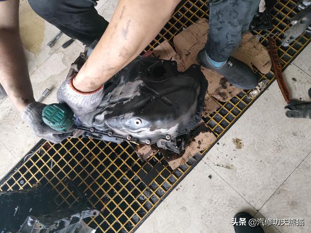 小伙淘了台二手奥迪Q5，不光烧机油还到处漏油，一次修复秒变新机