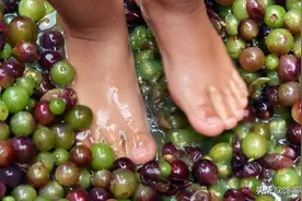 为什么“少女光脚”能踩出顶级葡萄酒？原来有这好处，真是涨见识图片