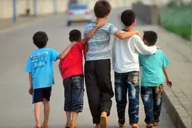 教育部答复“农民工随迁子女异地高考建议”：今年达22.4万人视频封面