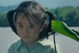 一个6岁智商的20岁女孩和一个街头混混凄美爱情故事图片