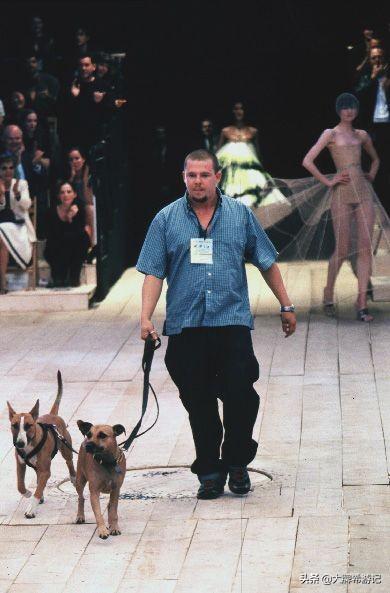 能读懂McQueen麦昆，比买几万块的大牌包更有腔调的多