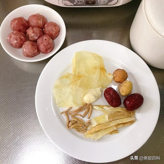 花胶竹笙煲白鸽的做法大全 竹笙炖花胶功效