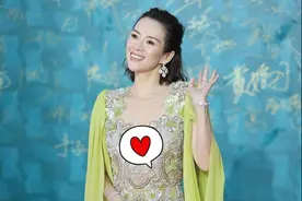 41岁章子怡现身红毯，产后恢复好年轻似18，网友：礼服拖后腿图片